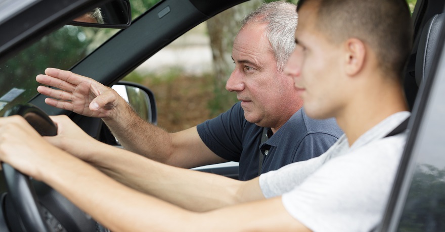 Yolların Ustası Şoförler Çocuklarına Araç Kullanmayı Öğretirken Nelere Dikkat Etmeli?