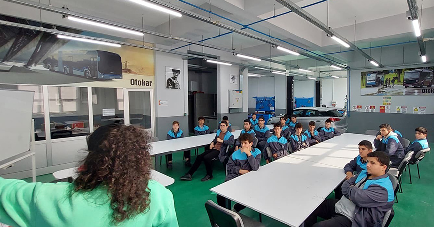 "Otokar ile Güçlü Yarınlar" Projesi İlk Yılında 550 Öğrencinin Geleceğine Değer Kattı
